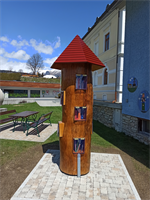 KW18 - Der Bücherbaum - ein Geschenk von unserer Partnergemeinde Matadepera