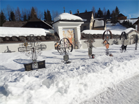 KW08 - Auch am Friedhof liegt noch viel Schnee